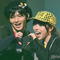 ジュノンボーイファイナリスト・今井暖大&おさき、ハートポーズで密着 個性派アイテム着こなす<TGC teen 2023 Winter> 画像