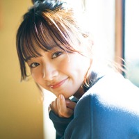 森香澄、肩出しスタイルが色っぽい 無防備な表情も 画像