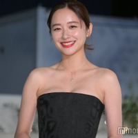 堀田真由、胸元セクシーな黒ドレスで魅了＜ディオールホリデーポップアップ＞ 画像