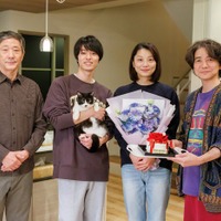 小池栄子、誕生日サプライズに涙 HiHi Jets作間龍斗ら“家族”が祝福<コタツがない家> 画像
