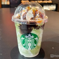 大阪スタバ限定「大阪 25th めっちゃよくばり クリーミー 抹茶 フラペチーノ」カスタマイズして飲んでみた 抹茶の豊かさ&こっくり濃厚さがプラス 画像