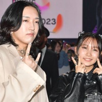「アイドル」が社会現象・YOASOBI、ブルーカーペット降臨 ファンと撮影楽しむ<MTV VMAJ 2023ブルーカーペット> 画像
