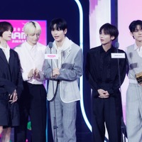 TXTスビン、色気漂う“ヘルメット外し”に悶絶の声止まず 2曲パワフルパフォーマンス<2023 MAMA AWARDS DAY1> 画像