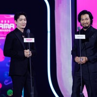 青木崇高、K-POP授賞式「MAMA」登場 SEVENTEENを大声で祝福<2023 MAMA AWARDS DAY1> 画像