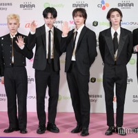 BOYNEXTDOOR、斬新登場に驚きの声 画面&ステージがドアで繋がる<2023 MAMA AWARDS DAY2> 画像