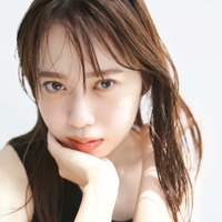 「下剋上球児」で話題・伊達さゆり“強い眼差し”印象的な黒ドレス姿 創刊雑誌の新ビジュアル解禁 画像