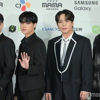 ATEEZホンジュン「MAMA」2日間で髪色劇的チェンジ「昨日は金髪だったのに」「いつの間に?」ファン驚き 画像