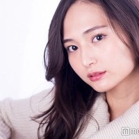 山賀琴子、婚約発表?左手薬指に指輪キラリ 恋人との密着2ショット公開 画像