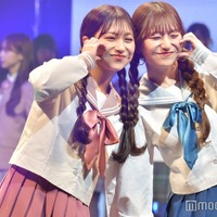 双子クリエイター・あみみゆちゃんねる、お揃いセーラー服&三つ編みヘアで仲良しランウェイ<学生ランウェイ> 画像