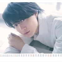 神木隆之介、クールな表情からプライベート感満載の姿も “好きな写真”選べるカレンダー完成 画像
