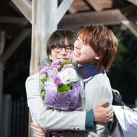 HiHi Jets高橋優斗&井上瑞稀、熱いハグ「君が死ぬまであと100日」オールアップ 画像