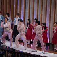 <紅白本番>JO1、白組トップバッターでSEVENTEEN&LE SSERAFIMらと仲良く盛り上げ 大平祥生&HONG EUNCHAEは2ショットでポーズ 画像