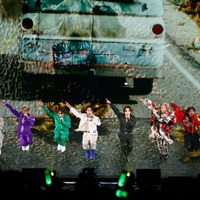 Travis Japan、辰年でも“トラ尽くし”熱狂ライブ開幕 海外志向「スマホ撮影OK」パフォーマンスも<ライブレポ> 画像