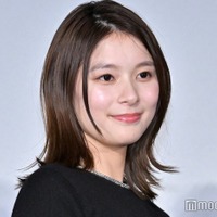 芳根京子、大胆スリット&透けタイツで美脚披露 綾野剛の「紅」生歌唱を回顧<カラオケ行こ!> 画像