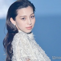 中条あやみ、上品ルックで圧巻オーラ プリンセスのようなウォーキング<TGC しずおか 2024> 画像
