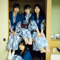 乃木坂46・5期生、浴衣ではしゃぐ“本気の修学旅行” 写真集「あの頃、乃木坂にいた」カット解禁 画像
