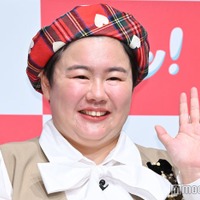 やす子、強烈寝癖ショットが話題「最高」「ワイルドすぎる」の声 画像