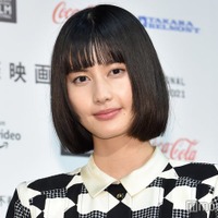 橋本愛、ブルーヘアに大胆イメチェン「最強に可愛い」「似合ってる」の声 画像