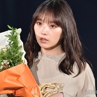 乃木坂46与田祐希、海でのキャミワンピ姿公開 大胆肌見せスタイルに「写真集撮影かと」「天使降臨」反響続々 画像