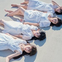 乃木坂46池田瑛紗・井上和・小川彩・中西アルノ、美脚際立つ寝そべりカット公開＜あの頃、乃木坂にいた＞ 画像