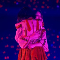 櫻坂46小林由依、藤吉夏鈴と3度の熱いハグ 卒コン特別仕様の「Start over！」が圧巻「鳥肌立った」「泣いた」＜小林由依卒業コンサート＞ 画像