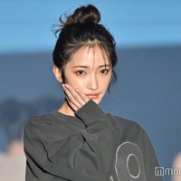 Girls2小川桜花、お団子ヘアが可愛い ギャップ見せランウェイに視線集中【TGC 和歌山 2024】 画像