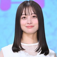 橋本環奈、裸足で美脚大胆披露 オフショットに「美しい」と反響 画像