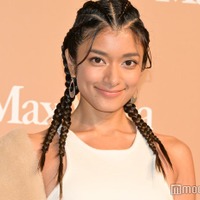 ローラ、自宅の“研究室”が「本格的」「お洒落」と話題  アロマセラピー1級取得を報告 画像