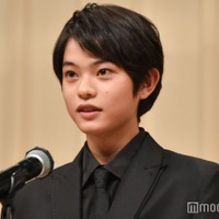 「怪物」で映画初出演の子役、新人賞で“一周回転”緊張のスピーチ 二宮和也「要約すると今後は二宮くんと一緒にやっていきたいということ？」＜第66回ブルーリボン賞＞ 画像