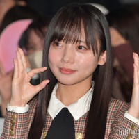 日向坂46齊藤京子、美デコルテチラリ 穴開きニット姿披露「美人さん」「可愛い」絶賛の声 画像