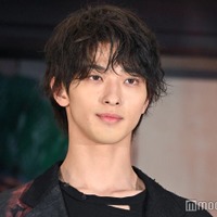 中村隼人「巌流島」で共演・横浜流星との2ショット公開「観劇に来てくれました」 画像