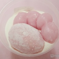 セブン新スイーツ「肉球のにゃんパフェ いちご＆みるく」桜ピンクの肉球を愛でて味わう一品 画像