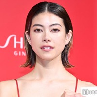 森星、ロンドンで美太もも全開 ド派手コーデに「着こなせるのがすごい」「かっこよすぎ」の声 画像