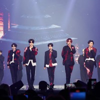 ENHYPEN、満を持しての「Fate」披露で会場熱狂 ダンスバトル・JUNGWON＆SUNGHOONのソロ歌唱も＜ENHYPEN WORLD TOUR ‘FATE PLUS’ IN SEOUL＞ 画像