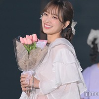 日向坂46佐々木久美、美脚透けるふんわりスカートが春っぽい 眩しい微笑み見せる【TGC 2024 S／S】 画像