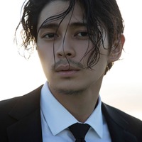 眞栄田郷敦、二階堂ふみ撮影の写真集決定 ワイルドなヒゲ・ふんどし姿も披露＜A Beautiful Blink＞ 画像