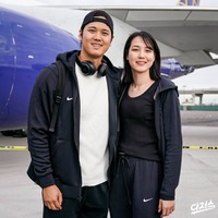 大谷翔平、女性と寄り添う2ショット公開「彼の妻」球団公式も韓国出発前に投稿 画像