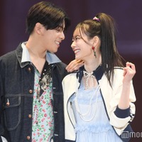 結婚発表のなこなこカップル、見つめ合いに歓声飛ぶ こーくんはノブコブ吉村に“USJナンパ”をおすすめ【札幌コレクション2024SS】 画像