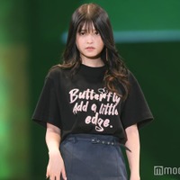 景井ひな、ミニスカから美脚スラリ 大ぶりピアスがアクセント【札幌コレクション2024SS】 画像