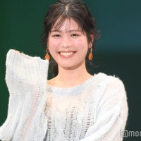 “きつねダンス”でバズ・元ファイターズガール滝谷美夢、 萌え袖×あざと可愛い仕草で魅了【札幌コレクション2024SS】 画像