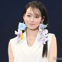 なこなこカップル・なごみ、大ぶり花ピアスに釘付け 華やかな“妖精”スタイル【札幌コレクション2024SS】 画像