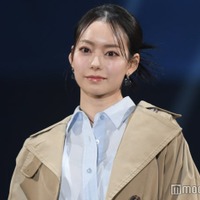 なこなこカップル・なごみ、美ウエスト＆美脚際立つコーデ 振り向き笑顔にキュン【札幌コレクション2024SS】 画像