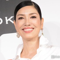 アンミカ、22年前の素肌＆美脚輝くドレス姿に「美しい」「さすがのスタイル」と反響 画像