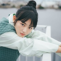 櫻坂46山崎天、透明感溢れる瞳にドキッ 高校卒業グラビア披露 画像