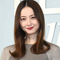 佐々木希、タイトドレスで美ボディ強調「背筋が伸びます」＜FENDI selleria＞ 画像