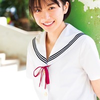 藤崎ゆみあ、透明感際立つ 爽やかな制服姿披露 画像