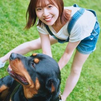 日向坂46松田好花、ミニ丈サロペットで美脚披露 1st写真集で念願の共演実現 画像