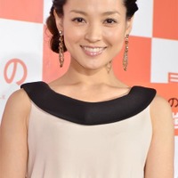 国仲涼子「変わらず美しい」「笑顔が可愛すぎ」オフショットに反響続々 画像