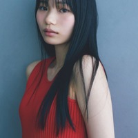 乃木坂46岡本姫奈、透明素肌際立つノースリーブ姿 アンニュイな視線にドキッ 画像