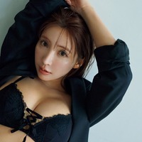 三上悠亜“セクシー女優引退後初グラビア”で等身大の姿披露「自然な姿を見てほしいです」 画像